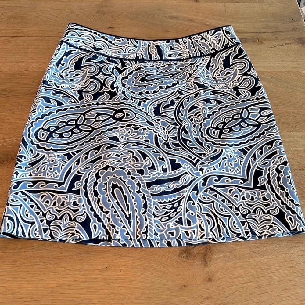 Vineyard Vines Blue Paisley straight skirt size 2
